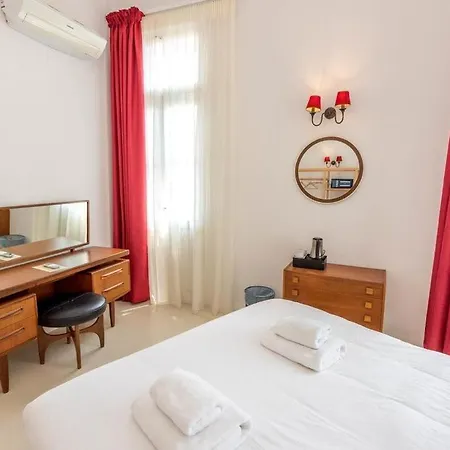 Circus Hostel *